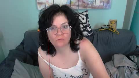 Everly online show from September 22, 2025, 7:27 pm