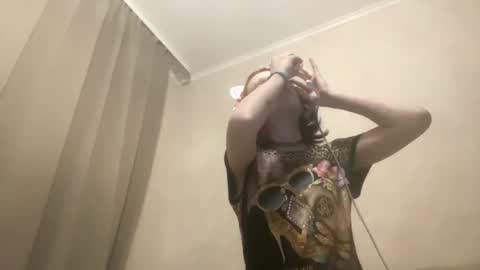 Snapshot of evettezirin chatting on November 18, 2025, 11:47 am Sky online show from November 18, 2025, 11:47 am