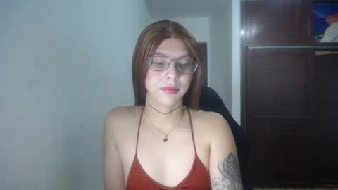 Snapshot of evi_kitty chatting on May 2, 2026, 9:42 pm Evi online show from May 2, 2026, 9:42 pm