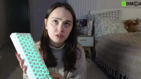 evi_woow online show from February 21, 2025, 9:32 pm