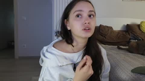 evi_woow online show from May 5, 2026, 10:07 pm