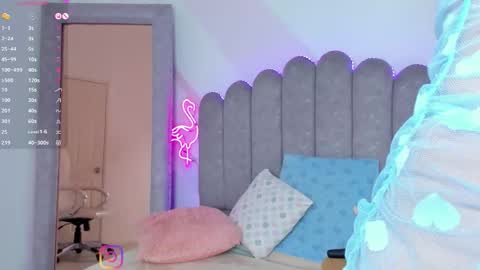 Snapshot of evie_clark_ chatting on November 19, 2025, 12:10 am My name is Evie nice to meet you really get to know me better private is open online show from November 19, 2025, 12:10 am