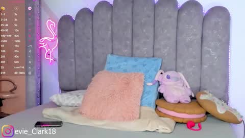 Snapshot of evie_clark_ chatting on November 27, 2025, 7:27 pm My name is Evie nice to meet you really get to know me better private is open online show from November 27, 2025, 7:27 pm