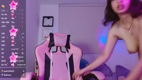 Snapshot of evie_cloud chatting on December 15, 2024, 5:45 am Evie Cloud online show from December 15, 2024, 5:45 am