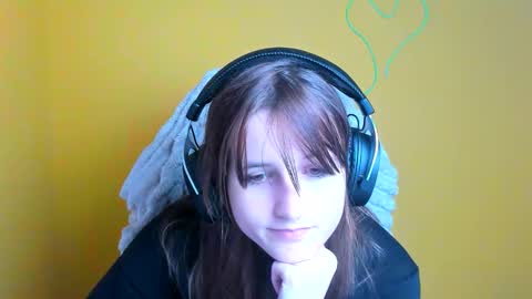 Snapshot of evie_leee chatting on November 12, 2025, 6:19 pm Evie online show from November 12, 2025, 6:19 pm