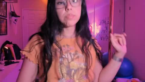 Evie Luna online show from May 2, 2026, 3:44 am