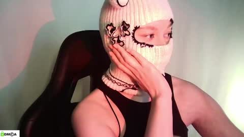 Snapshot of evie_muna chatting on May 1, 2026, 1:32 am Renesme White Im here from Monday to Friday online show from May 1, 2026, 1:32 am