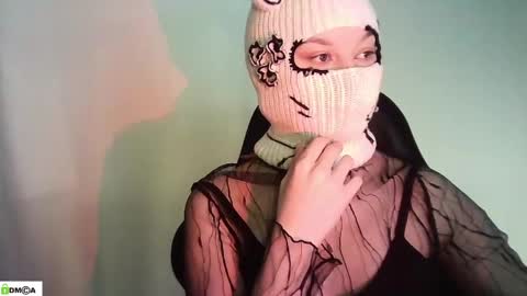 Snapshot of evie_muna chatting on May 2, 2026, 1:54 am Renesme White Im here from Monday to Friday online show from May 2, 2026, 1:54 am