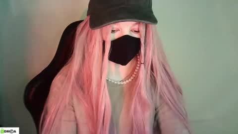 Snapshot of evie_muna chatting on May 22, 2026, 3:35 am Renesme White Im here from Monday to Friday online show from May 22, 2026, 3:35 am