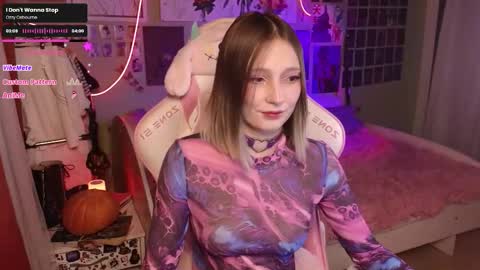 Evie online show from October 24, 2025, 8:27 pm