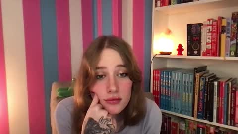 Evie3 online show from October 14, 2025, 7:42 am