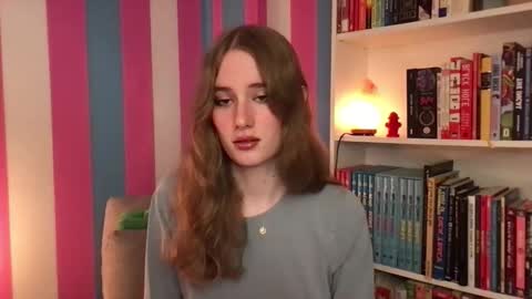 Evie3 online show from October 22, 2025, 7:02 pm