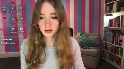 Evie3 online show from December 18, 2025, 9:21 pm