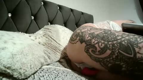 Snapshot of evieloves chatting on January 16, 2025, 8:25 pm evieloves online show from January 16, 2025, 8:25 pm