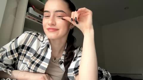 Snapshot of evitamoodie chatting on May 13, 2026, 3:42 pm Chloe online show from May 13, 2026, 3:42 pm