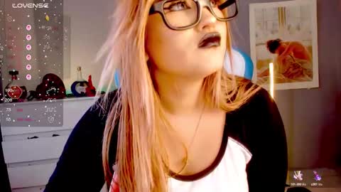 evva_foxxy online show from September 19, 2025, 3:02 pm