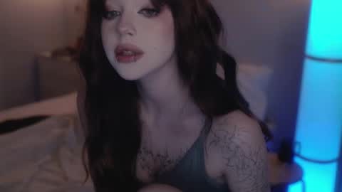 Alyson online show from February 18, 2025, 4:37 am