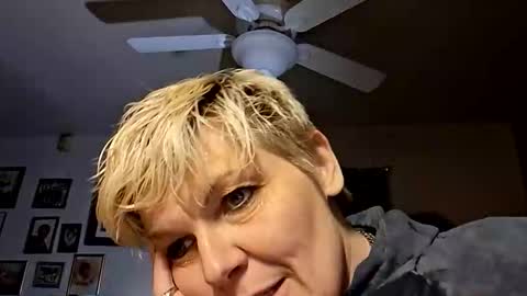 excitmama online show from March 10, 2026, 6:51 am