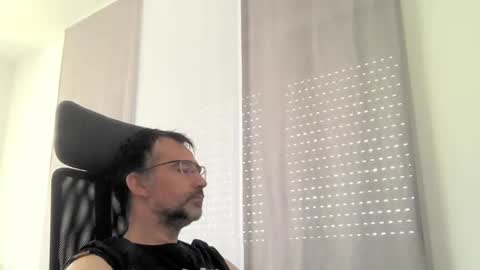 Snapshot of exhibit77 chatting on June 13, 2026, 9:07 am exhibit77 online show from June 13, 2026, 9:07 am