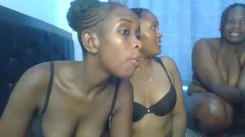 exotic_cutiee online show from April 19, 2026, 10:36 am