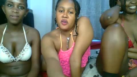 exotic_cutiee online show from April 22, 2026, 3:02 pm