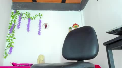 Snapshot of exotiic_sara chatting on April 5, 2026, 7:44 pm SARA online show from April 5, 2026, 7:44 pm