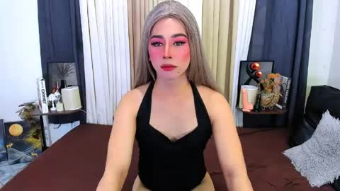 Snapshot of expensive_elise chatting on May 16, 2026, 10:08 pm expensive_elise online show from May 16, 2026, 10:08 pm