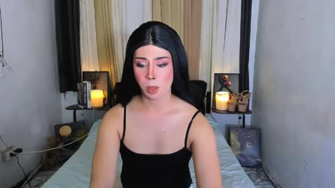 Snapshot of expensive_elise chatting on June 5, 2026, 2:34 pm expensive_elise online show from June 5, 2026, 2:34 pm