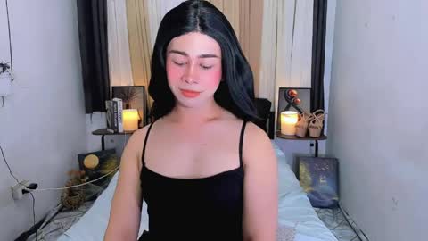 Snapshot of expensive_elise chatting on June 6, 2026, 3:39 pm expensive_elise online show from June 6, 2026, 3:39 pm