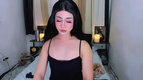 Snapshot of expensive_elise chatting on June 13, 2026, 5:44 pm expensive_elise online show from June 13, 2026, 5:44 pm