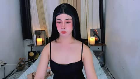 expensive_elise online show from June 19, 2026, 4:33 pm