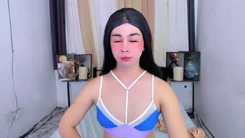 expensive_elise online show from June 28, 2026, 7:47 am