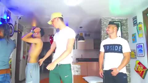 extrangers online show from February 2, 2025, 12:02 pm