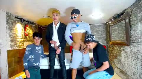 extrangers online show from October 3, 2025, 12:13 pm