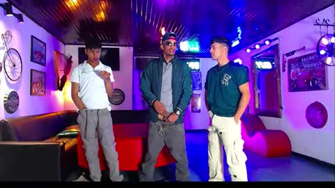 extrangers online show from February 5, 2026, 1:16 pm