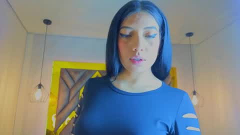 Snapshot of ey_im_simone_ chatting on May 19, 2026, 12:11 pm online show from May 19, 2026, 12:11 pm