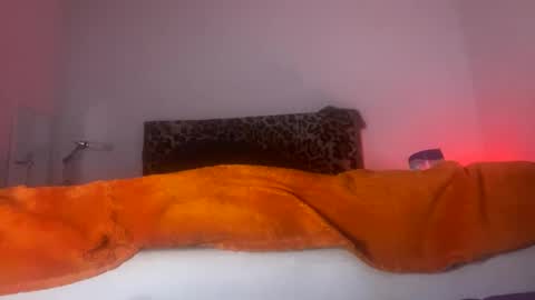 Snapshot of eyelyke2kream chatting on December 31, 2024, 10:04 am eyelyke2kream online show from December 31, 2024, 10:04 am