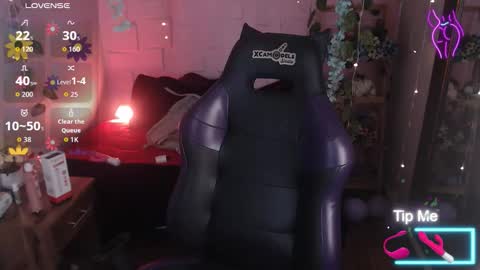 eyes_moonn online show from March 25, 2026, 4:13 pm