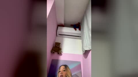 eyleen421514 online show from July 9, 2026, 4:27 am