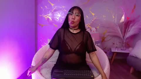 Eylin online show from May 7, 2026, 3:39 pm