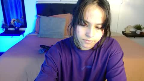 eymmy_24 online show from September 18, 2025, 12:45 am