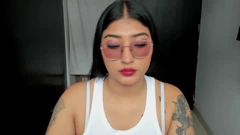 Snapshot of eymy_hadid_ chatting on December 17, 2024, 6:31 pm Emily online show from December 17, 2024, 6:31 pm