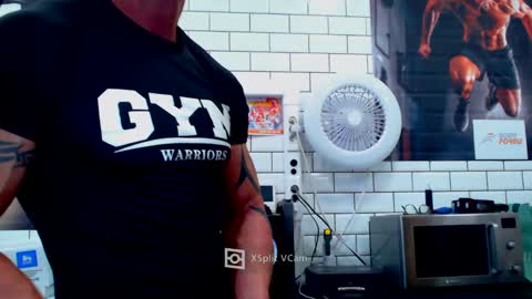 fabxxxl online show from February 20, 2025, 12:57 pm