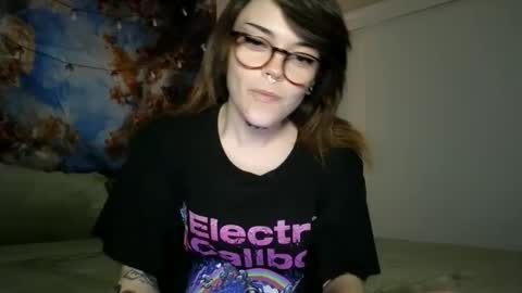 Snapshot of faerienugs chatting on December 15, 2024, 4:51 am Faerie 3 online show from December 15, 2024, 4:51 am