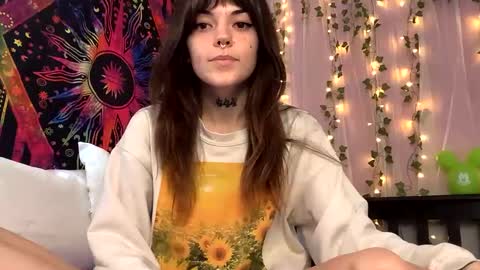 Snapshot of faerienugs chatting on September 23, 2025, 10:35 pm Faerie 3 online show from September 23, 2025, 10:35 pm