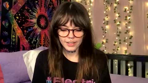 Snapshot of faerienugs chatting on October 23, 2025, 11:35 pm Faerie 3 online show from October 23, 2025, 11:35 pm