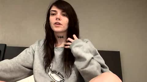 Snapshot of faerienugs chatting on December 5, 2025, 12:52 am Faerie 3 online show from December 5, 2025, 12:52 am