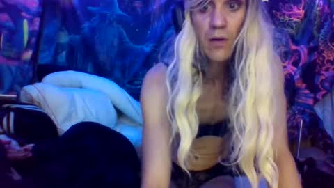 fairy_moan online show from June 7, 2026, 8:51 am
