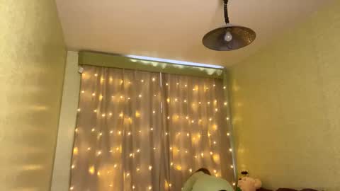 Snapshot of fairyilona chatting on December 20, 2024, 9:32 am Ilona online show from December 20, 2024, 9:32 am