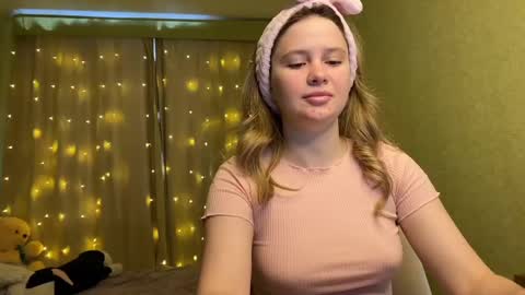 Snapshot of fairyilona chatting on December 25, 2024, 7:35 am Ilona online show from December 25, 2024, 7:35 am